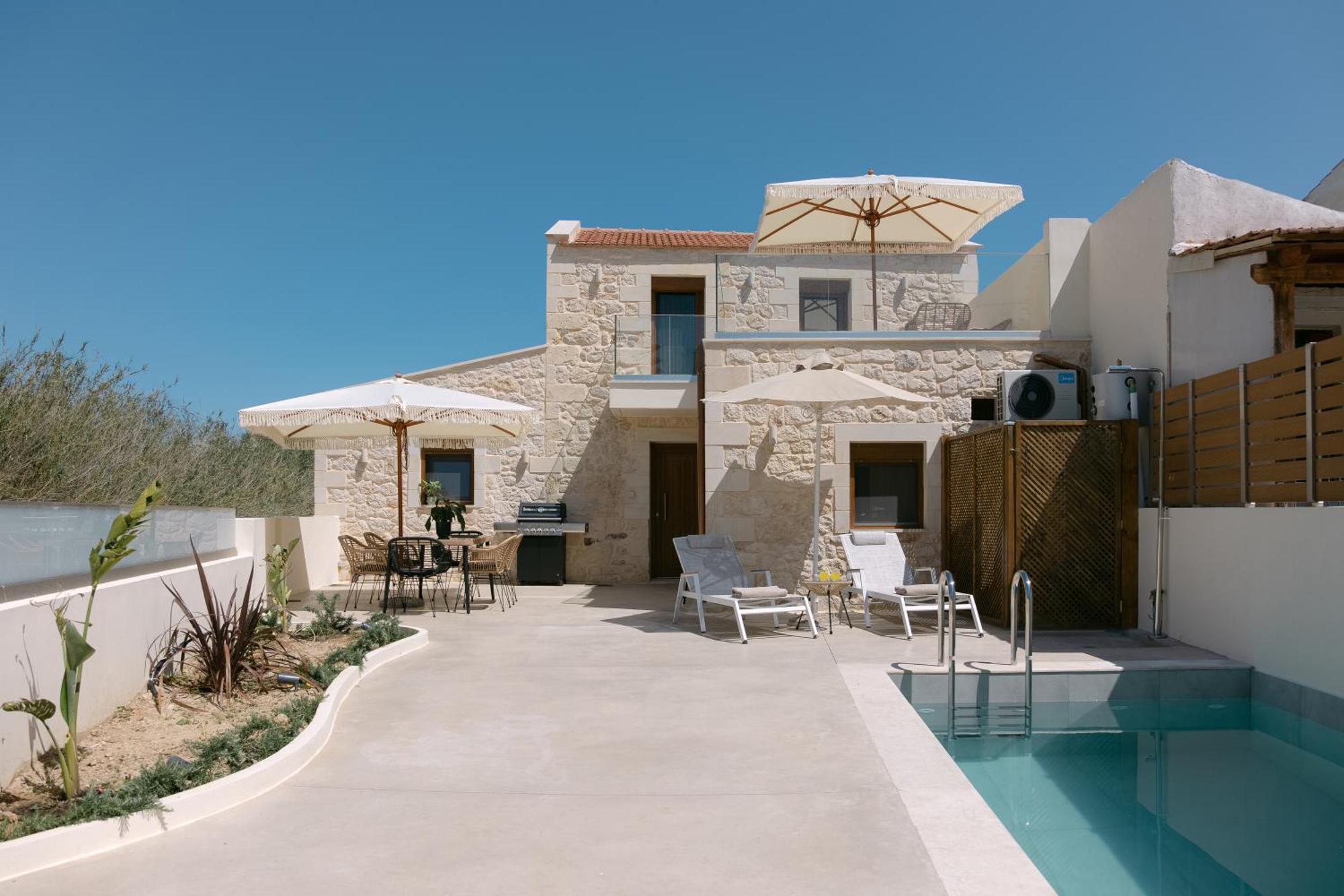 Filio Luxury Villa *